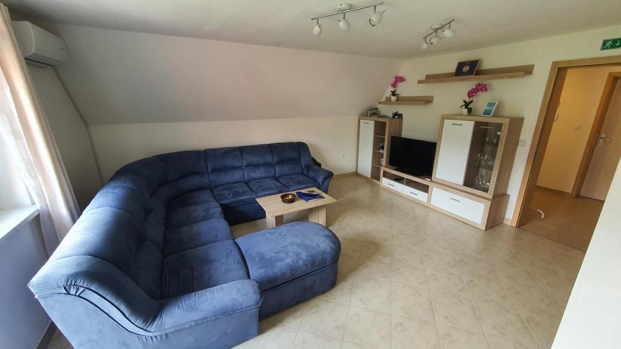 Apartment Tijana Nomenj Luaran gambar