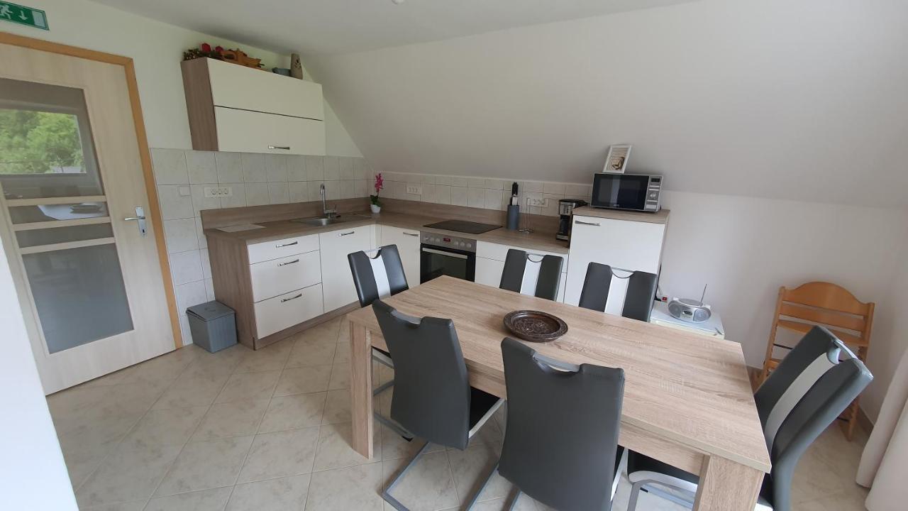 Apartment Tijana Nomenj Luaran gambar