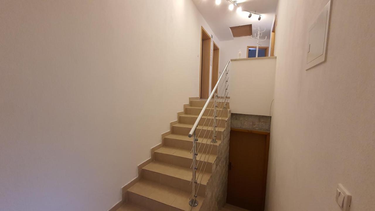 Apartment Tijana Nomenj Luaran gambar